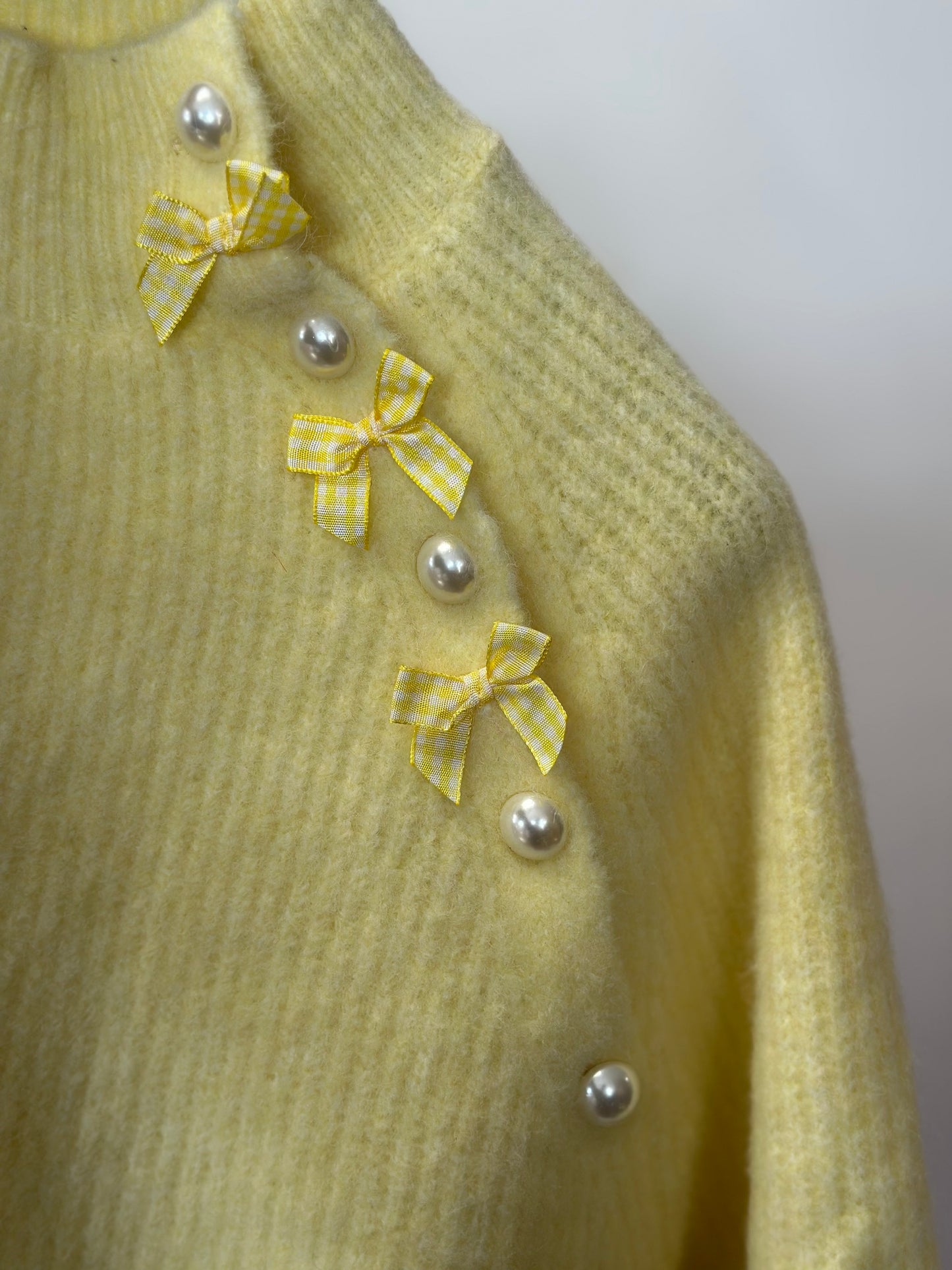 pull jaune