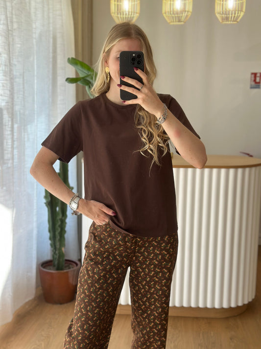 t-shirt marron