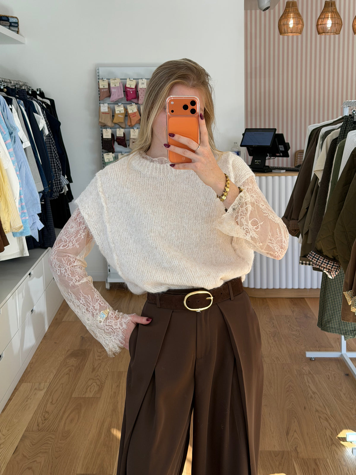 pull dentelle